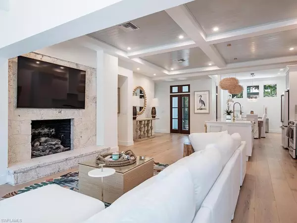 Naples, FL 34102,Address not disclosed