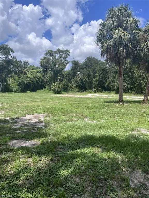 North Fort Myers, FL 33917,6491 Rich Car LN