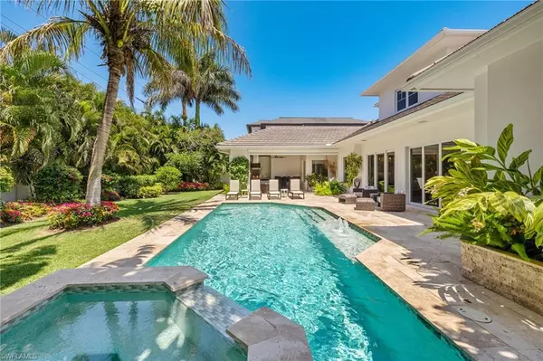 Naples, FL 34102,655 7TH AVE N