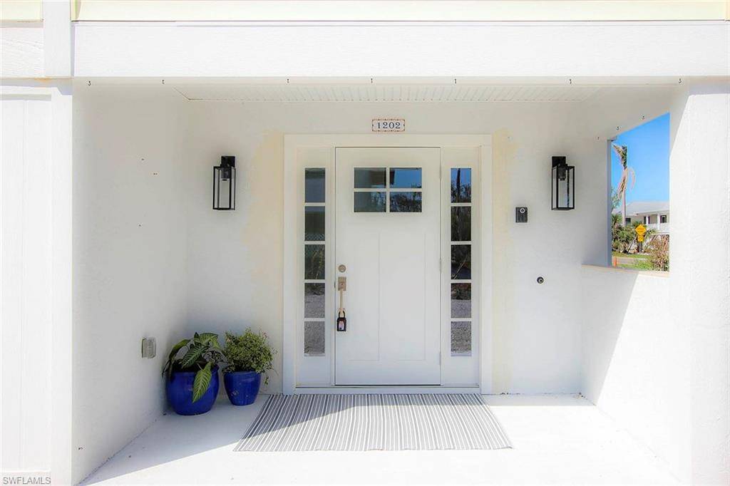 Sanibel, FL 33957,1202 Sand Castle RD