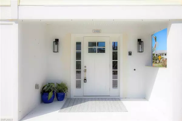 Sanibel, FL 33957,1202 Sand Castle RD