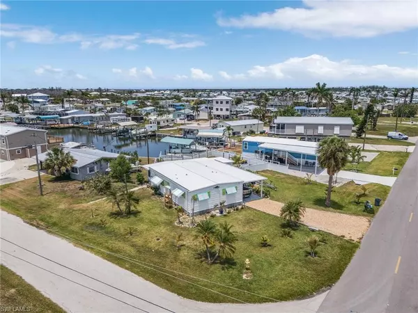 2561 York RD, St. James City, FL 33956