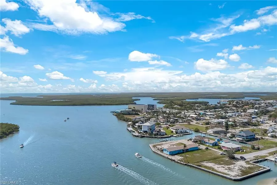 110 East CT, Naples, FL 34140