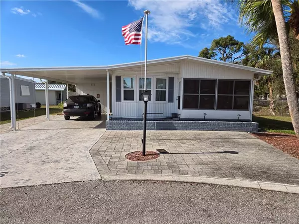 366 Middlecoff CT, North Fort Myers, FL 33903