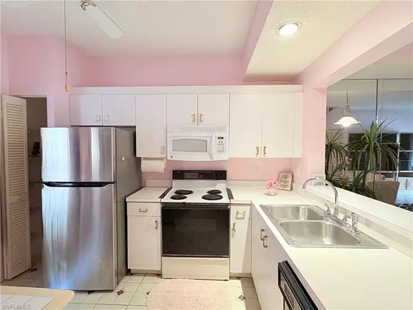 Naples, FL 34105,1096 Woodshire LN #C205