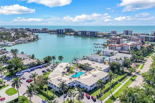 354 Harbour DR #354, Naples, FL 34103