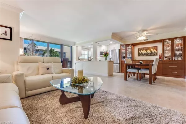 Naples, FL 34103,3000 Gulf Shore BLVD N #212