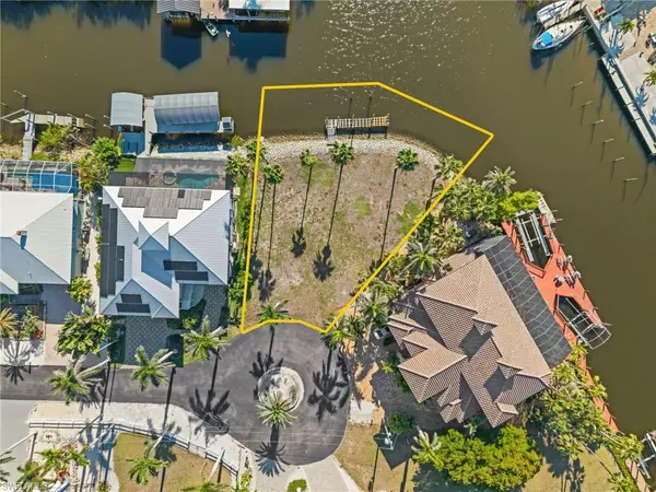 Fort Myers Beach, FL 33931,17890 Grey Heron CT