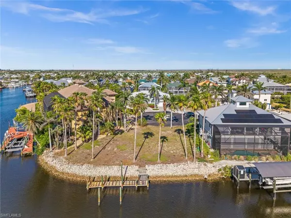 Fort Myers Beach, FL 33931,17890 Grey Heron CT