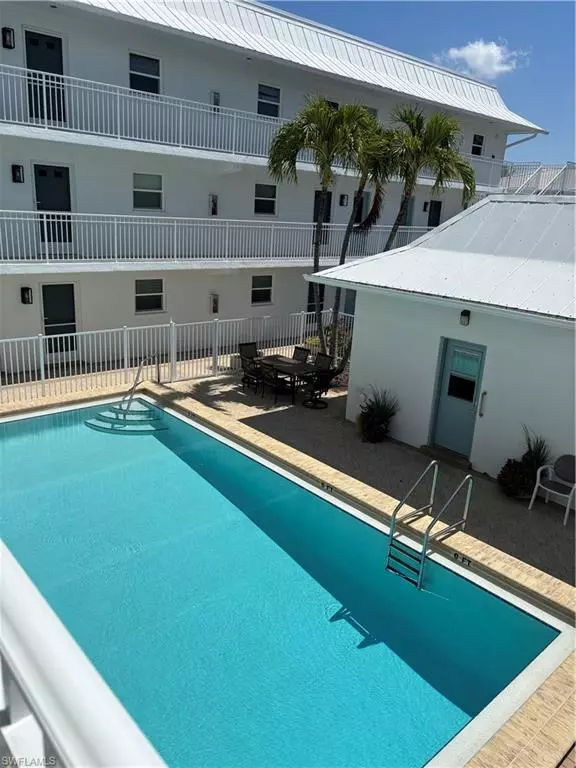 Naples, FL 34102,1021 3rd ST S #200