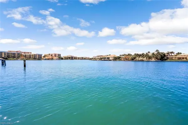 333 Harbour DR #201, Naples, FL 34103