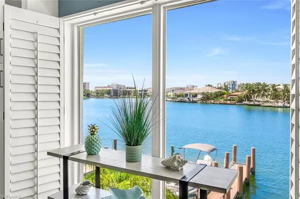 Naples, FL 34103,333 Harbour DR #201