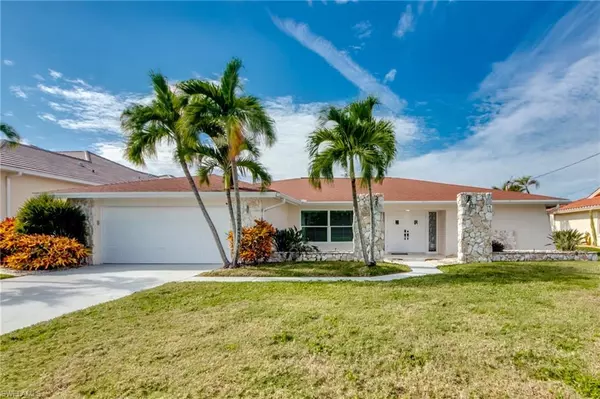 1006 Dolphin DR, Cape Coral, FL 33904