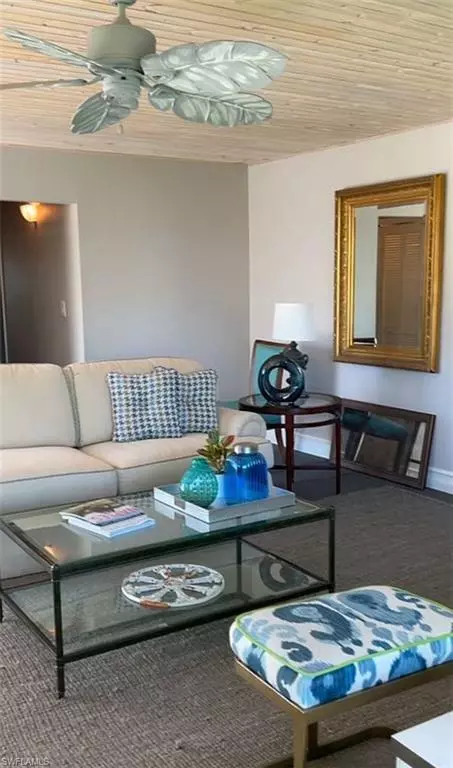 Naples, FL 34103,2500 Gulf Shore BLVD N #N8