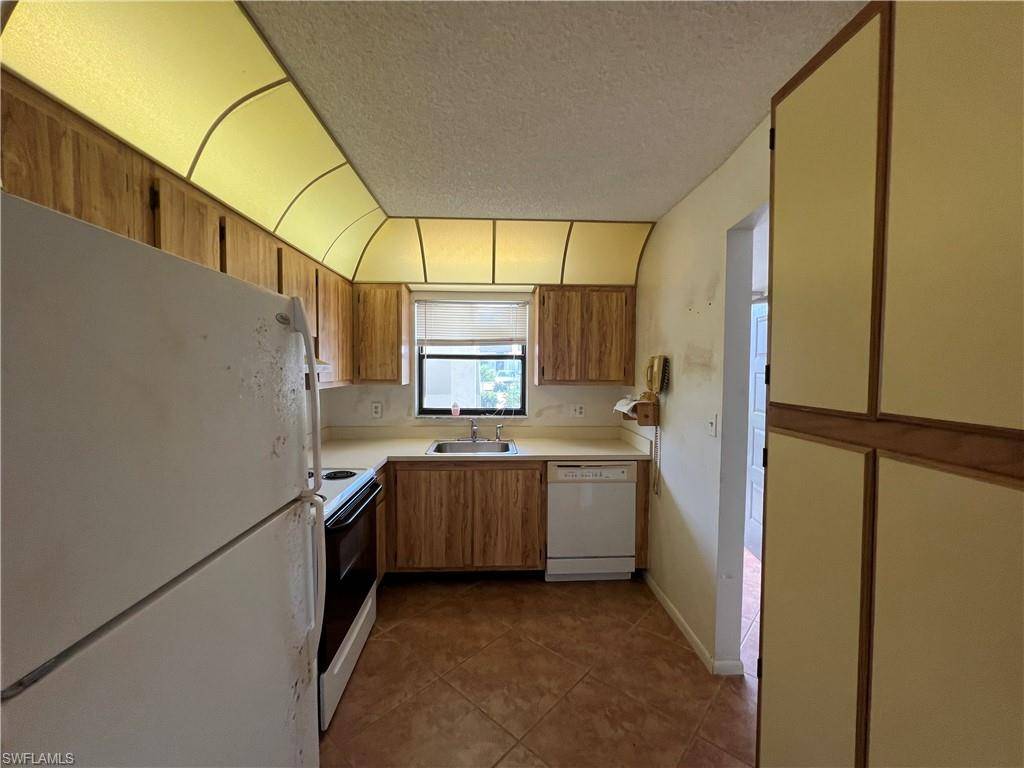 Naples, FL 34116,4186 27th CT SW #105