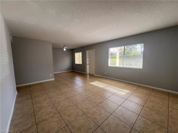 Naples, FL 34112,4601 Bayshore DR #A1