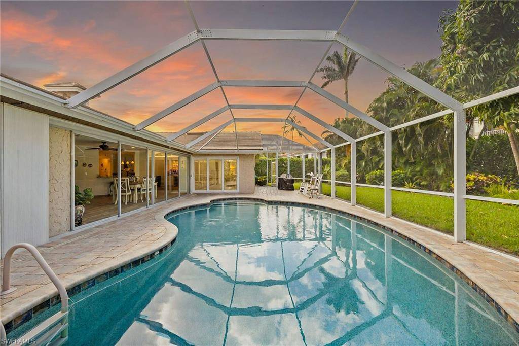 Naples, FL 34103,636 Park Shore DR