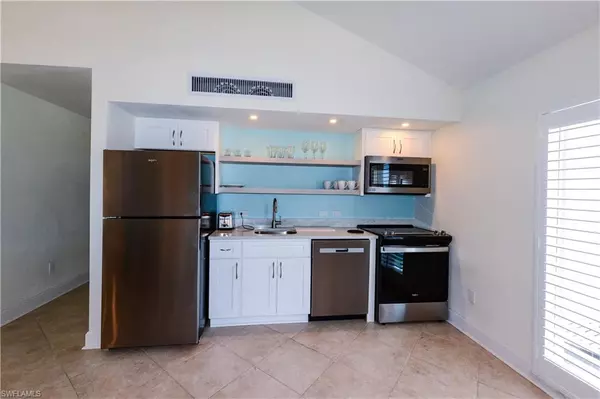 Sanibel, FL 33957,2255 W Gulf DR #140