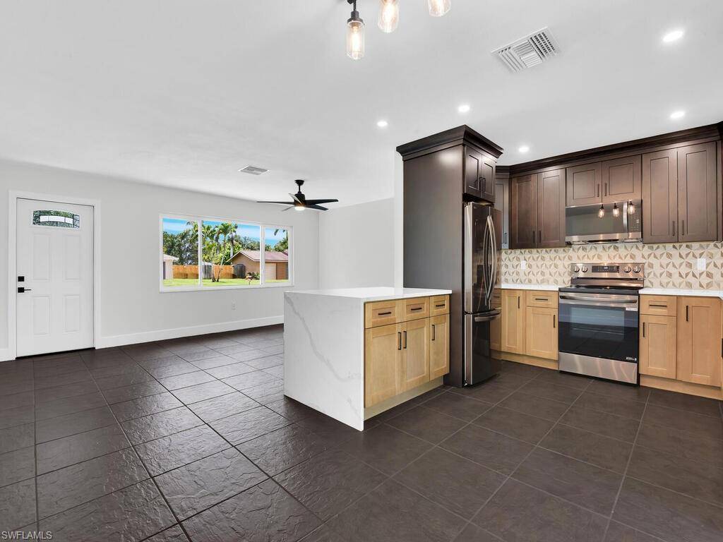 2431 Kent AVE, Fort Myers, FL 33907