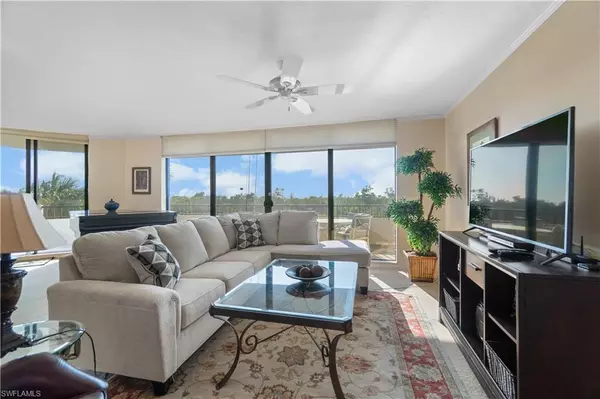 Naples, FL 34108,6001 Pelican Bay BLVD #202