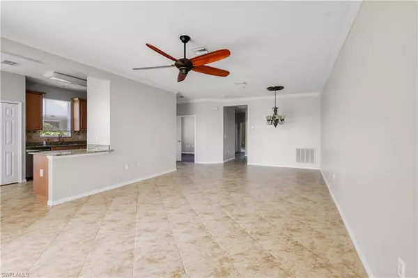 Alva, FL 33920,16590 Goldenrod LN #103