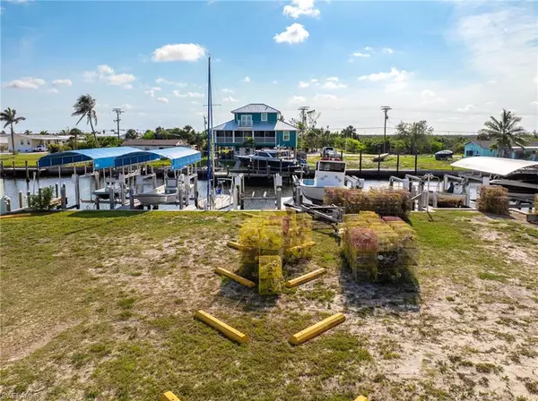 Other, FL 33956,3227 Stringfellow RD