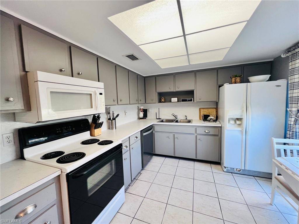 Naples, FL 34112,255 Palm DR #255-1