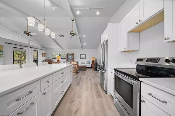 Sanibel, FL 33957,653 Oliva ST