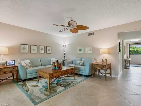Fort Myers, FL 33907,7430 Lake Breeze DR #211