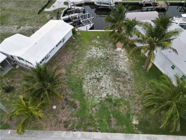 Fort Myers Beach, FL 33931,11271 Azalea LN