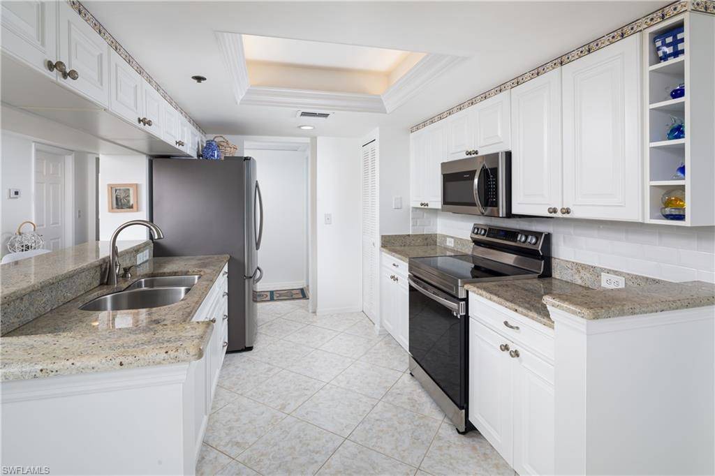 Naples, FL 34108,5550 Heron Point DR W #305