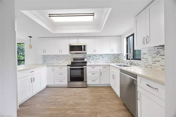 4610 Chantelle DR #P104, Naples, FL 34112