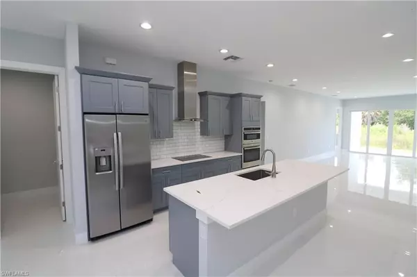 Naples, FL 34112,3152 Karen DR