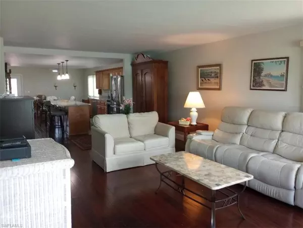 Cape Coral, FL 33991,2133 SW Pine LN #1