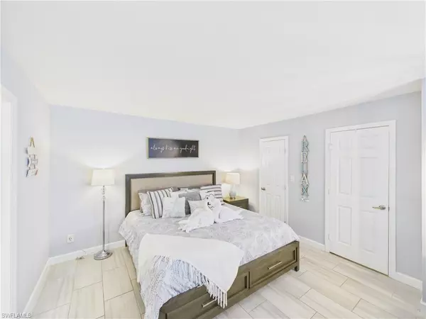 Bonita Springs, FL 34134,5600 Bonita Beach RD #201