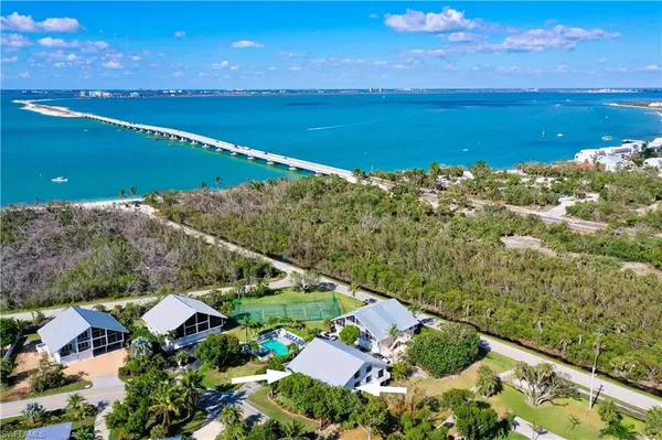 Sanibel, FL 33957,980 Sand Castle RD