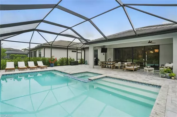 10415 Ventana LN, Naples, FL 34120