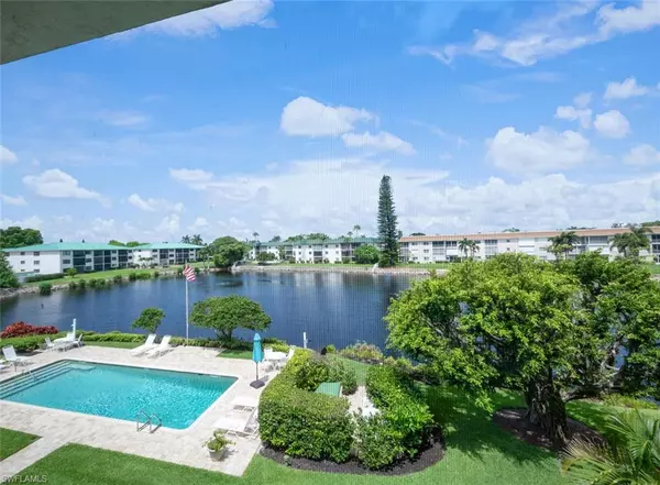 Naples, FL 34103,3055 Riviera DR #306