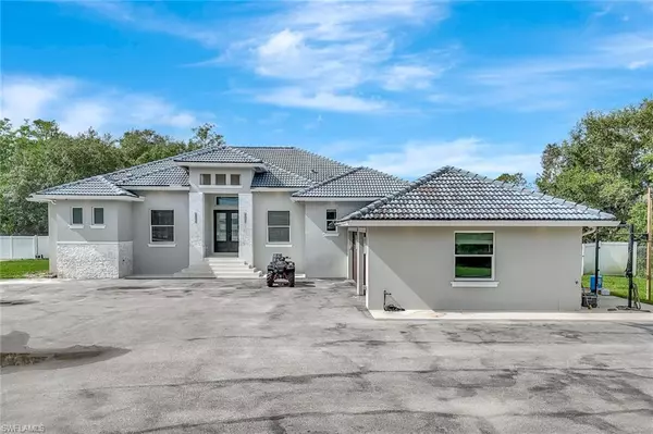 140 37th AVE NW, Naples, FL 34120