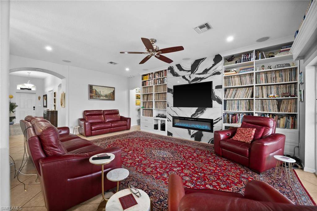 Cape Coral, FL 33909,627 NE 7th TER