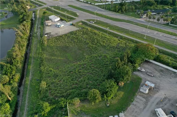 North Fort Myers, FL 33903,2536 N Tamiami TRL