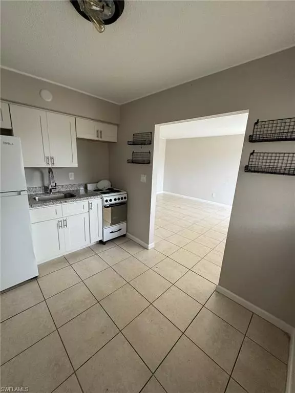 2452 Stella ST #206, Fort Myers, FL 33901