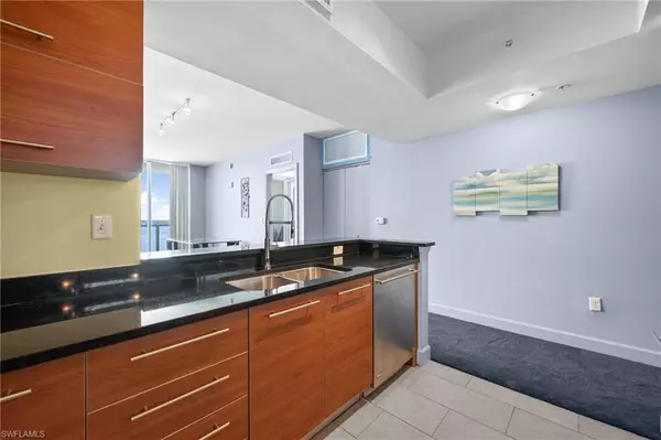 Fort Myers, FL 33916,3000 Oasis Grand BLVD #906