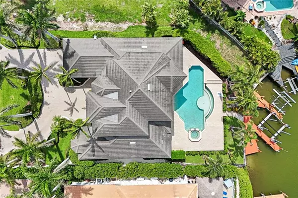384 Mooring Line DR, Naples, FL 34102