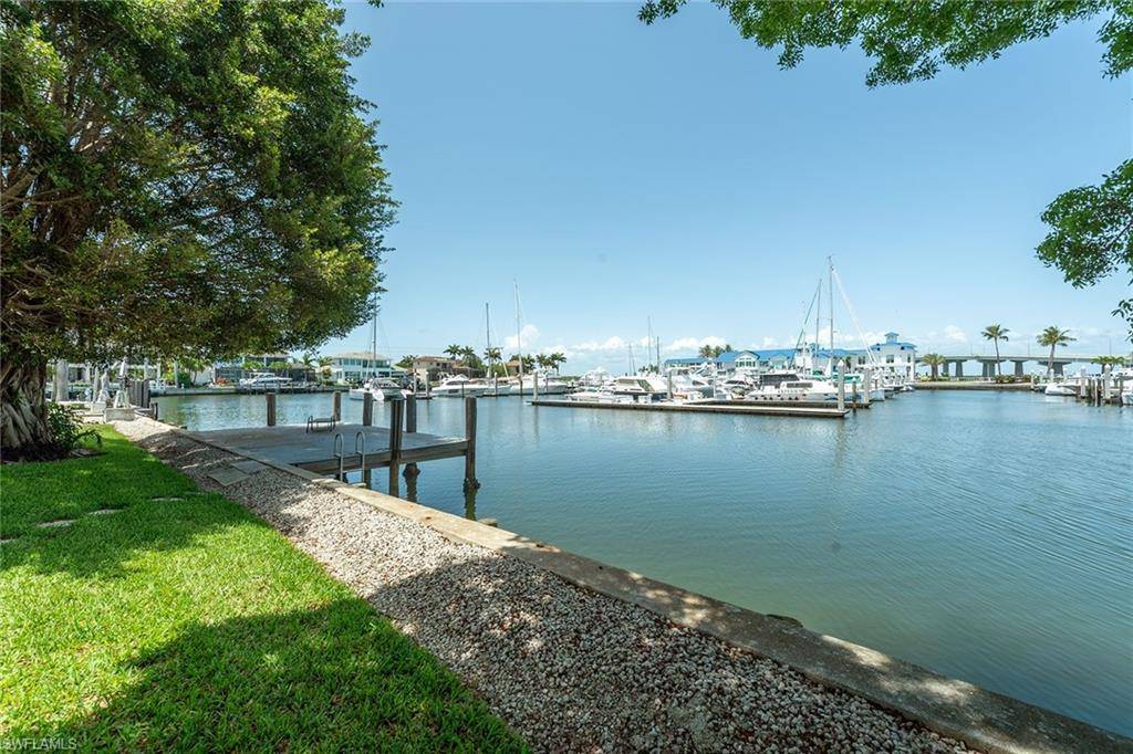 Marco Island, FL 34145,843 Buttonwood CT