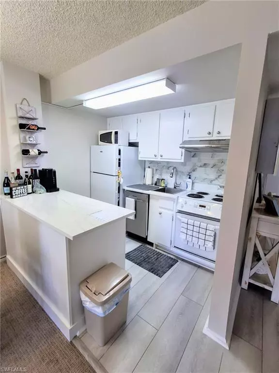 Naples, FL 34108,1 Bluebill AVE #702
