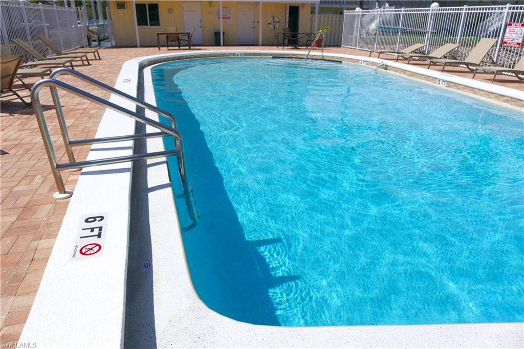 Naples, FL 34112,4603 Bayshore DR #F6