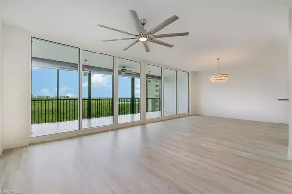 Naples, FL 34110,455 Cove Tower DR #902