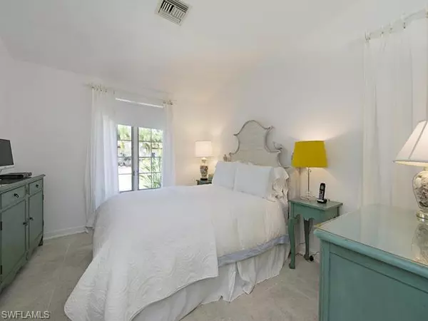 Naples, FL 34102,116 3RD ST N