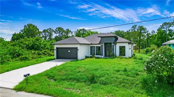 739 David Laird LN, Lehigh Acres, FL 33974
